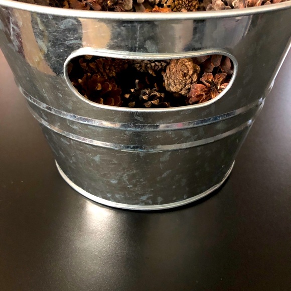 Festive Pinecone Centre Piece - Picture 3 of 8